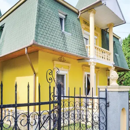 Five Bedroom Holiday In Balatonföldvár