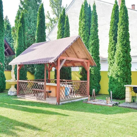 Five Bedroom Holiday In