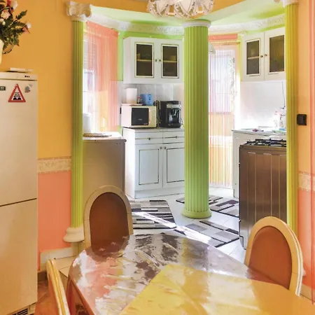 Five Bedroom Holiday In *