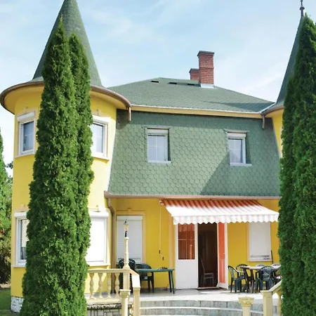 Five Bedroom Holiday In *
