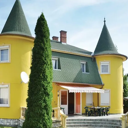 Five Bedroom Holiday In